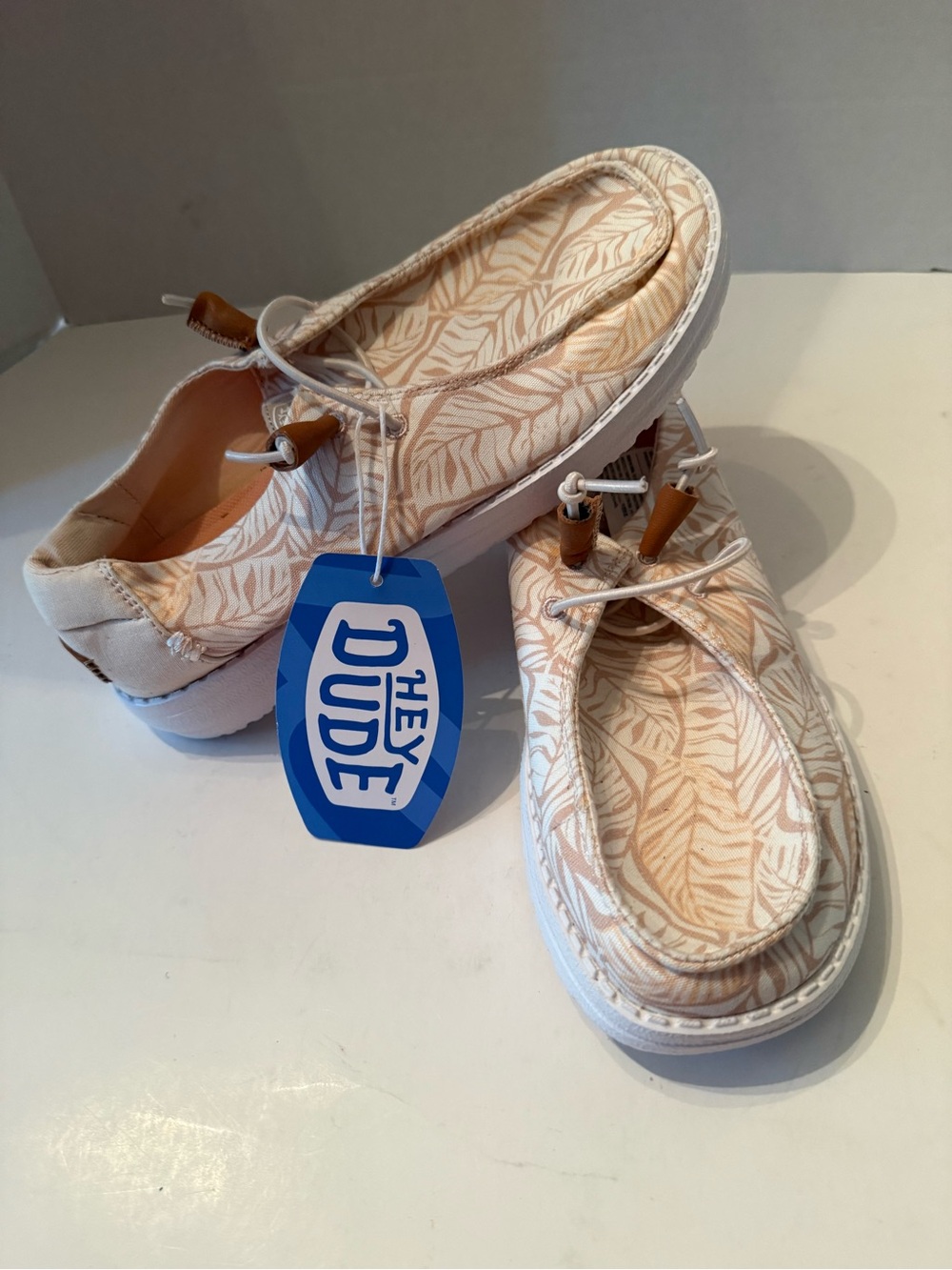 Hey Dude Wendy Topical Slip-On Shoes in Beige/White Women’s 6 NEW